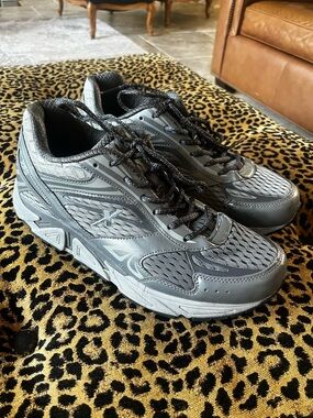 Men’s Xelero Genesis XPS Gray/Silver Walking Sneakers Shoes SZ 11